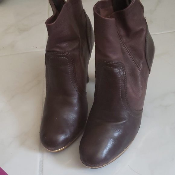 Boots - Picture 4 of 4